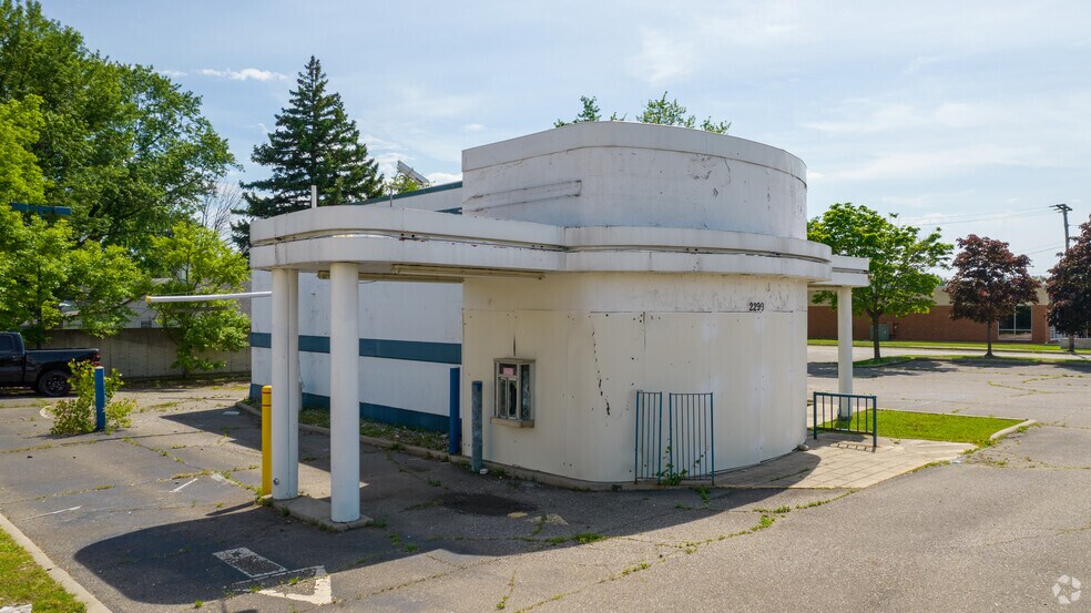 More Photos Of 2299 Elizabeth Lake Rd, Waterford Fast Food For Lease