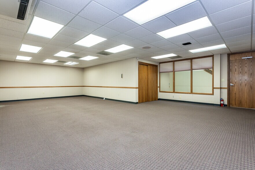 More Photos Of 1520 Washington Ave, Alton Bank For Sale