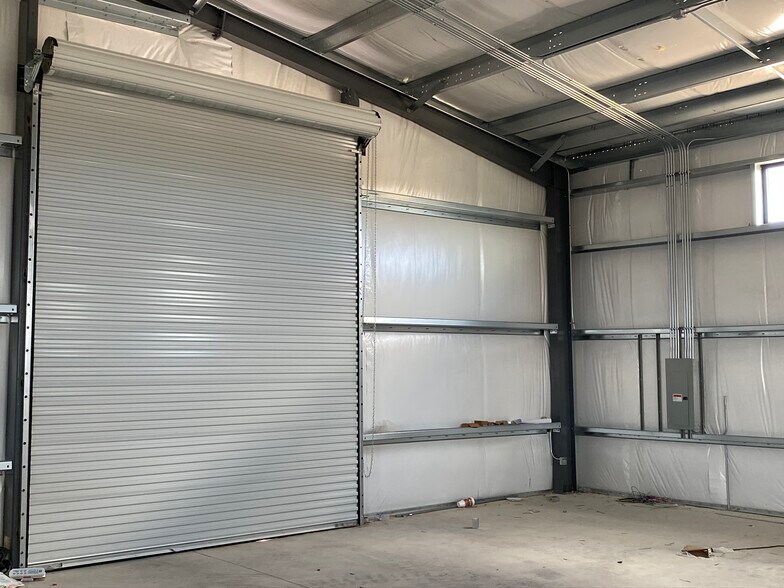 More Photos Of 10481 Railroad Dr, El Paso Warehouse For Lease