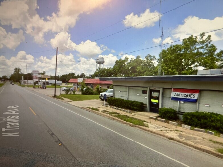 More Photos Of 906 N Travis Ave, Cameron Storefront Retail Office For Sale
