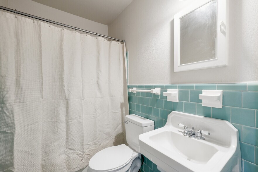 More Photos Of 174 Sherwood Dr, San Antonio Office Residential For Lease