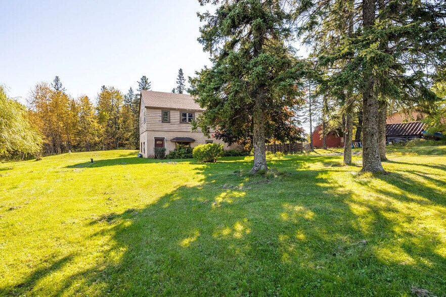 More Photos Of 4892 MN-61 N, Beaver Bay Specialty For Sale