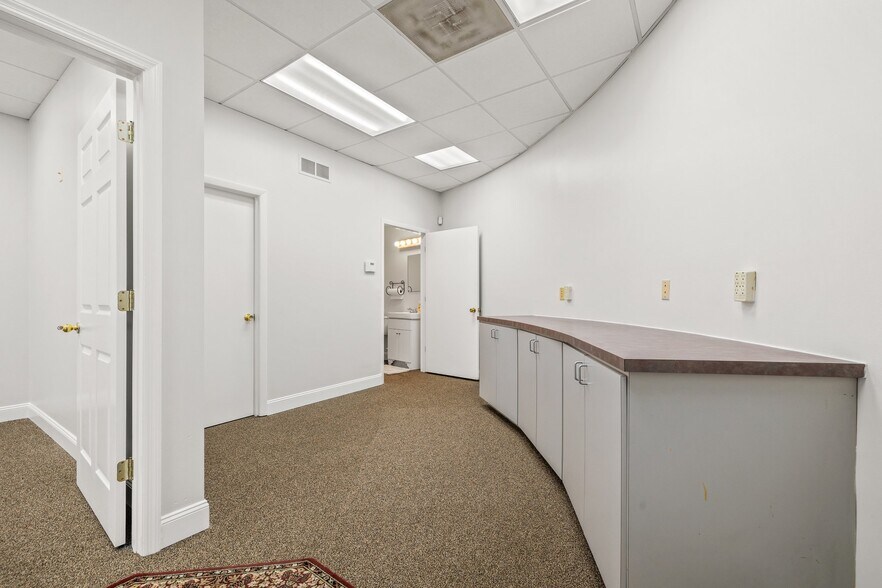 More Photos Of 3023 Eastland Blvd, Clearwater Office For Sale