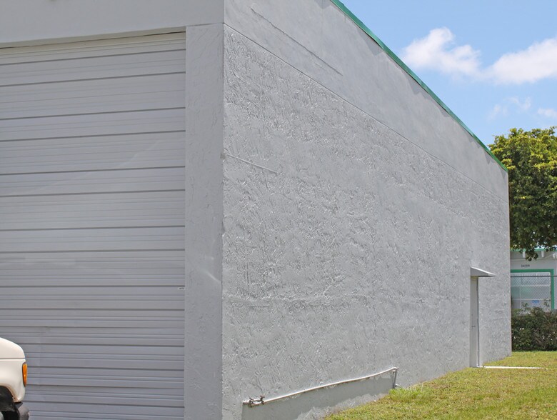 More Photos Of 14305-14319 SW 142nd Ave, Miami Warehouse For Lease