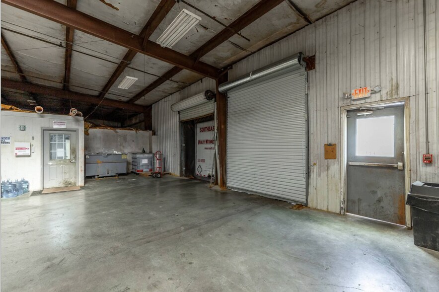 More Photos Of 1129 S Chattanooga St, LaFayette Warehouse For Sale