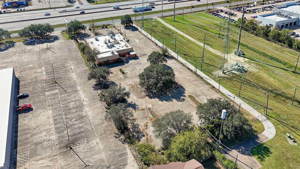 More Photos Of 4717 I-10 Fwy, Baytown General Retail For Sale