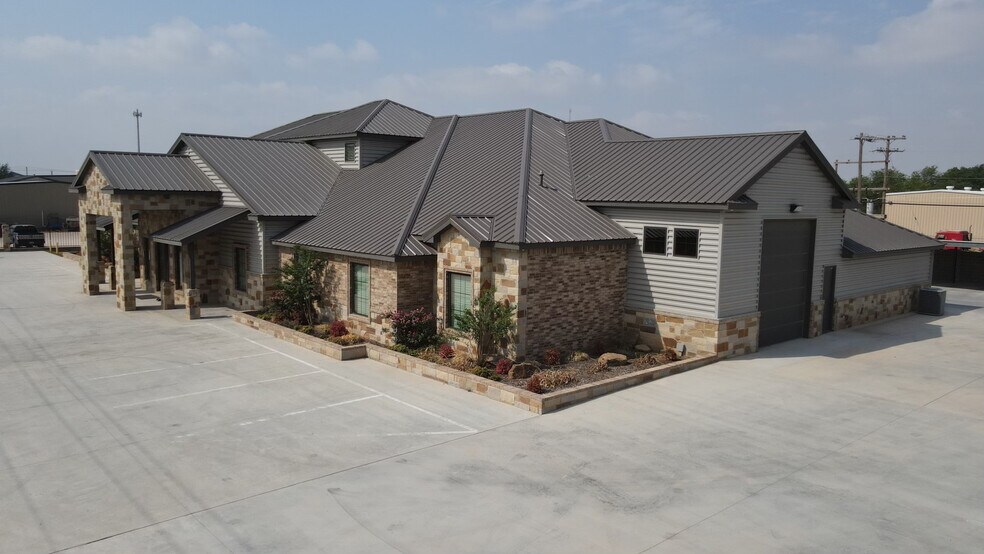 More Photos Of 4313 N County Rd W, Odessa Office For Sale