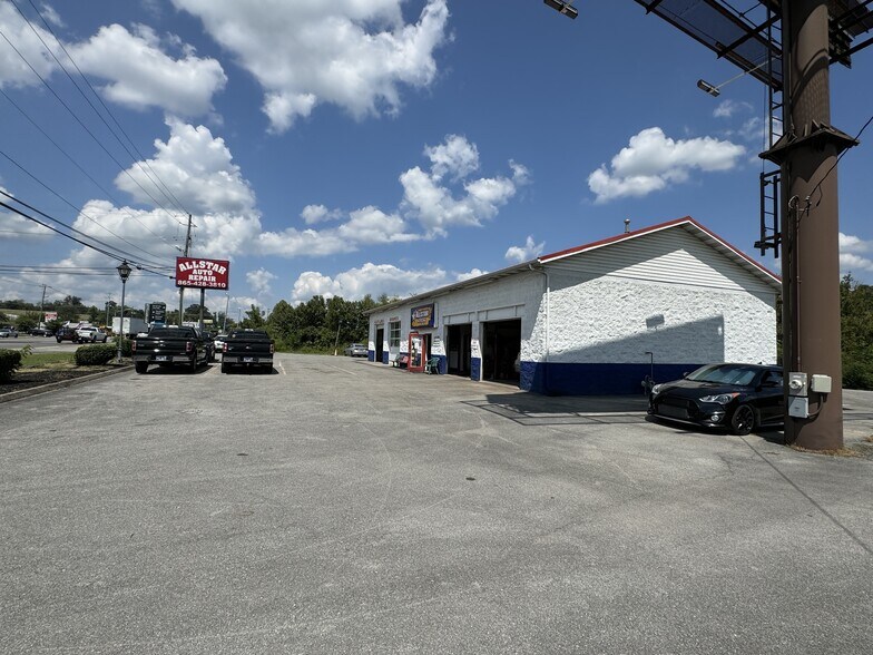 More Photos Of 1403 Parkway, Sevierville Auto Repair For Lease