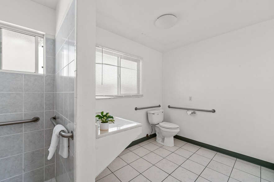 More Photos Of 1736 Santa Rosa Ave, Santa Rosa Hotel For Sale