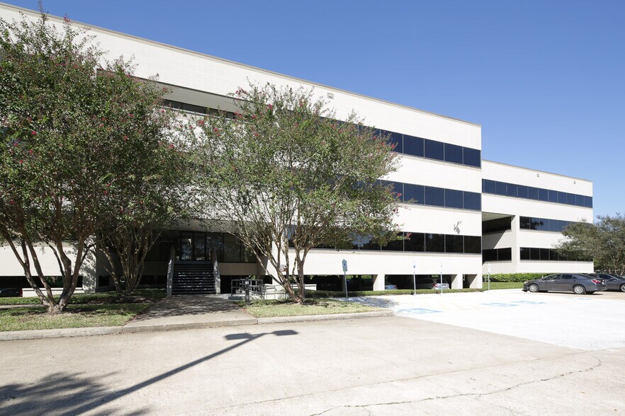 More Photos Of 1011 Highway 6 S, Houston Office For Lease