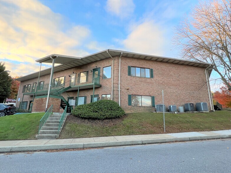 More Photos Of 9601-9611 Reisterstown Rd, Owings Mills Office For Lease