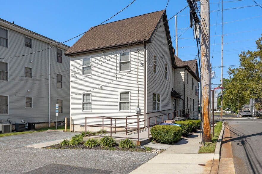 More Photos Of 688 N Broad St, Woodbury Office For Lease
