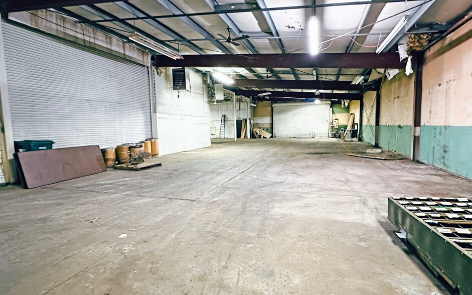 More Photos Of 26811 Fullerton St, Redford Township Warehouse For Sale
