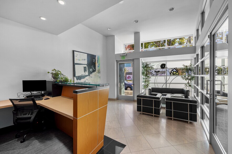 More Photos Of 10215 Santa Monica Blvd, Los Angeles Office For Sale