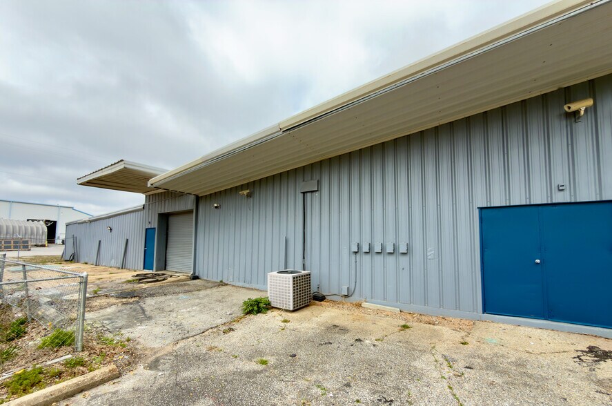 More Photos Of 3885 N Palafox Hwy, Pensacola Warehouse For Lease