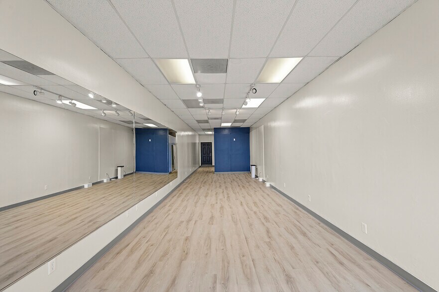 More Photos Of 410-412 E Santa Clara St, San Jose Storefront For Lease