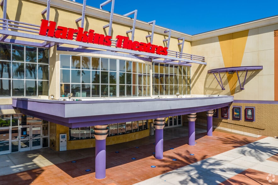 More Photos Of 10220 W McDowell Rd, Avondale Storefront For Lease
