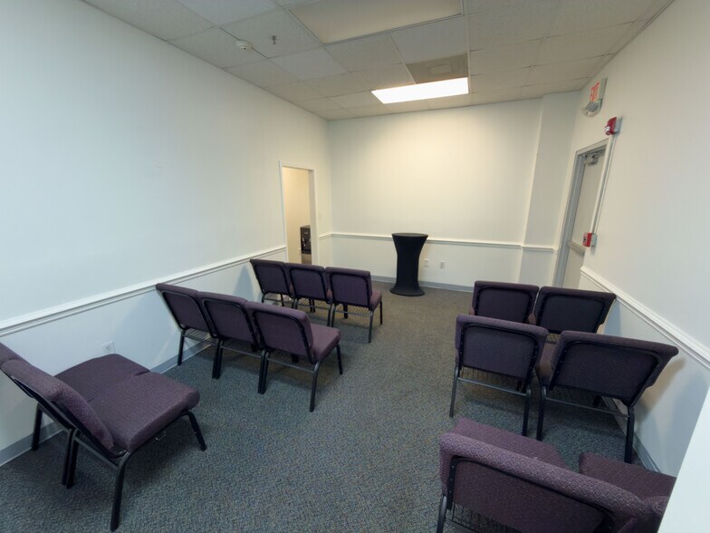 More Photos Of 275 W Airport Blvd, Pensacola Storefront Retail Office For Lease