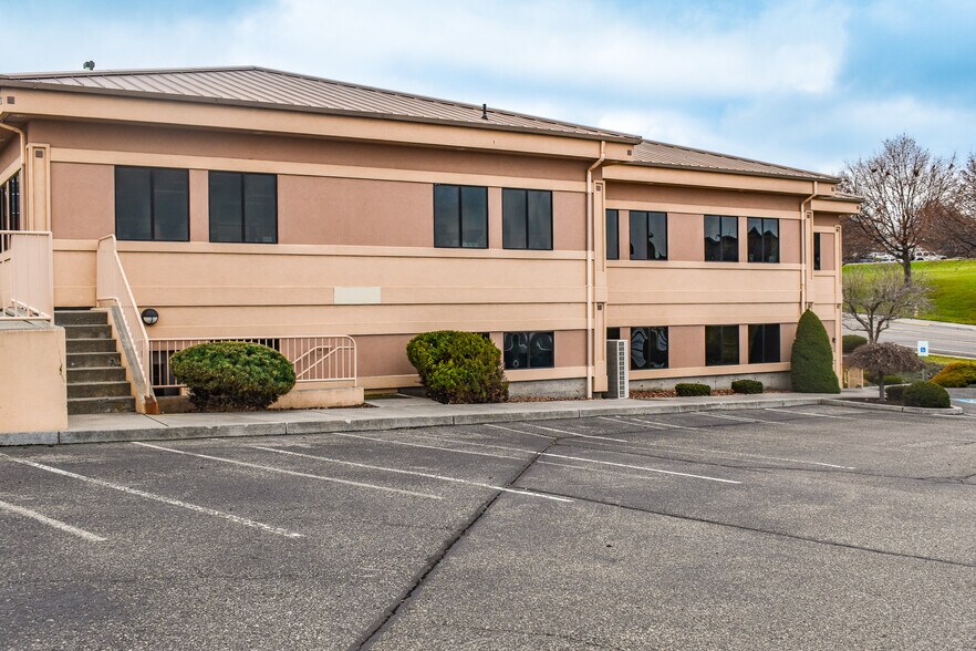 More Photos Of 1110 N Center Pky, Kennewick Office For Lease