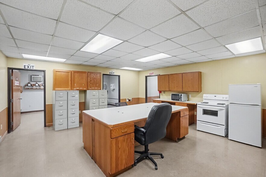 More Photos Of 1230 Locust St, Fremont Manufacturing For Lease
