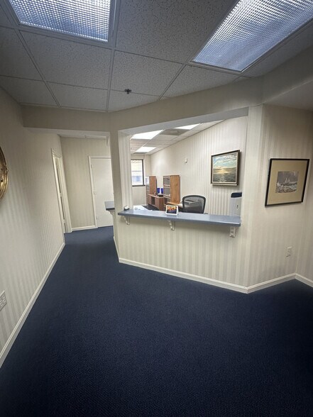 More Photos Of 560 Riverside Dr, Salisbury Medical For Sale