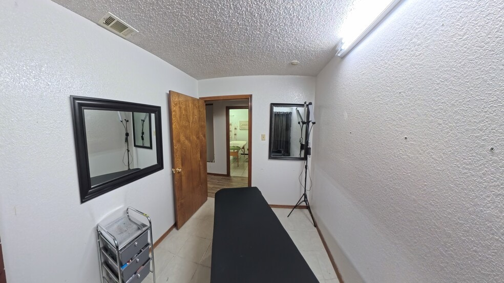 More Photos Of 1055 W Pioneer Pky, Grand Prairie Medical For Lease