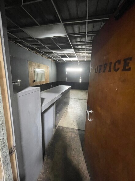 More Photos Of 3440 W Broad St, Columbus Warehouse For Sale