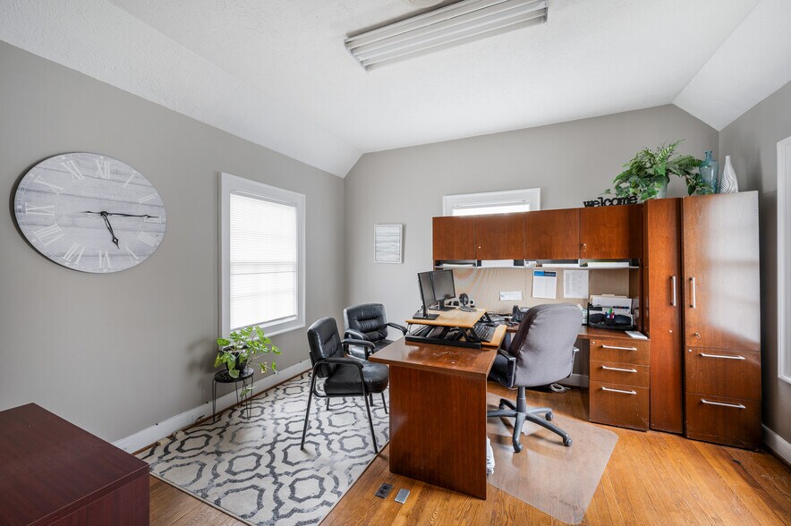 More Photos Of 2525 Rivermont Ave, Lynchburg Office For Sale