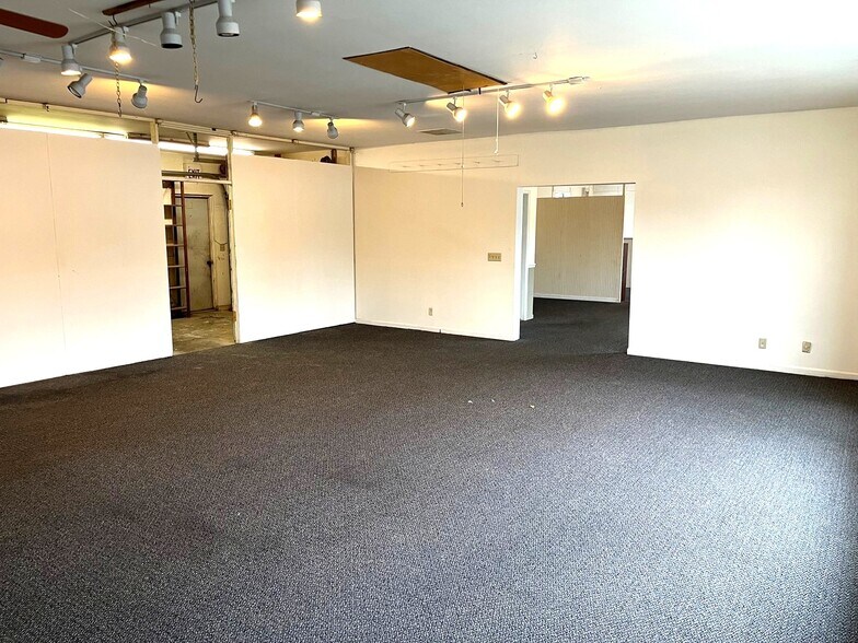 More Photos Of 9430 Main Ave, Cincinnati General Retail For Sale