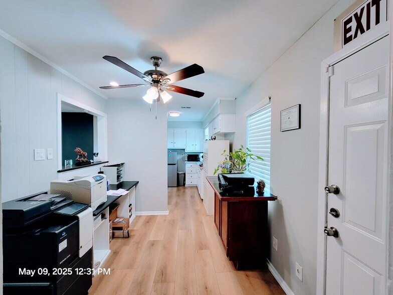 More Photos Of 1913 Hemlock Dr, Haltom City Office For Sale
