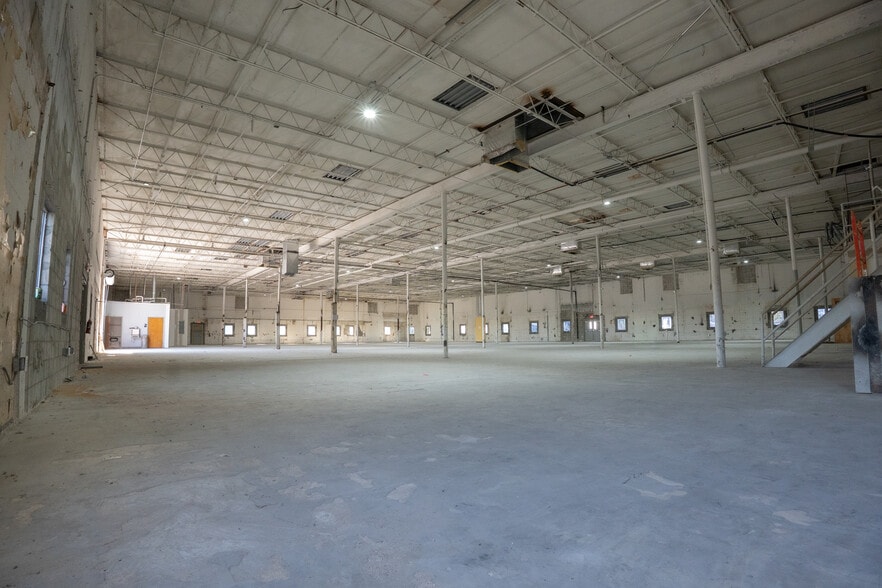 More Photos Of 2140 W Washington St, Orlando Distribution For Lease