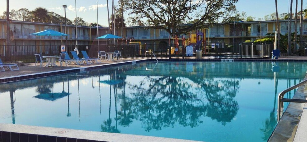 More Photos Of 852380 US Highway 17, Yulee Hotel For Sale