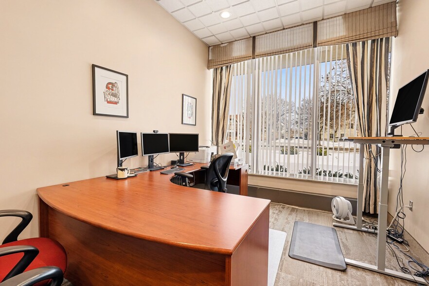 More Photos Of 2450 Park Ave, Minneapolis Office For Sale