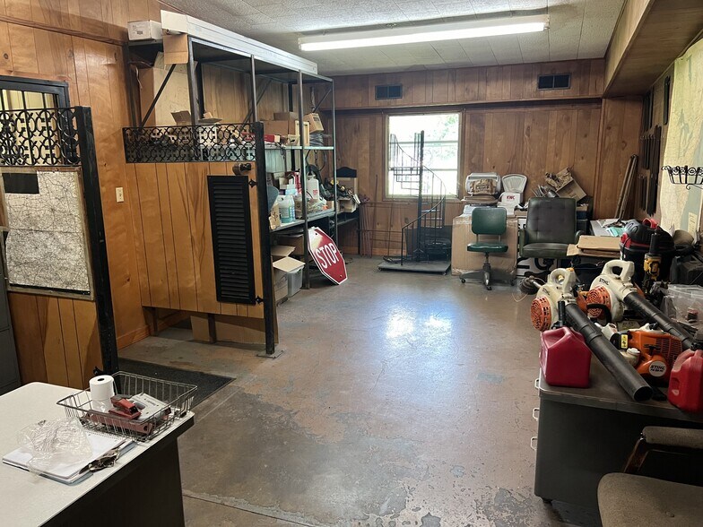 More Photos Of 125 McAdoo Creek Rd, Clarksville Warehouse For Sale