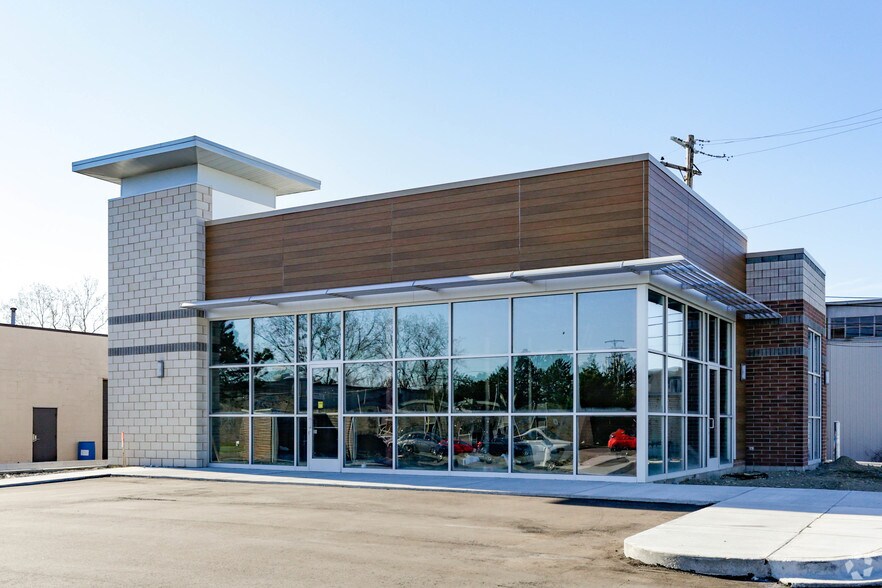 More Photos Of 1010 E Maple Rd, Troy Fast Food For Lease