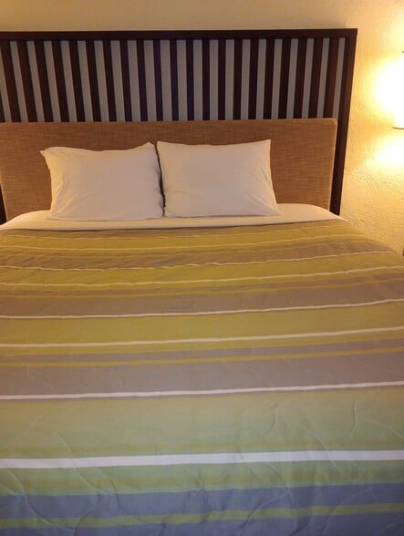 More Photos Of 2501 52nd Ave, Moline Hotel For Sale