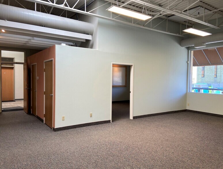 More Photos Of 2300-2340 Myrtle Ave, Saint Paul Flex For Sale