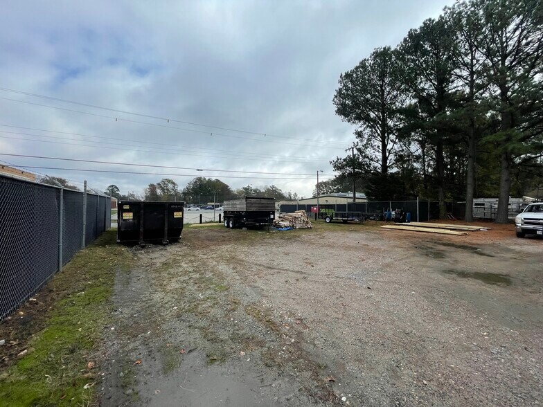 More Photos Of 941 Norfolk Sq, Norfolk Manufacturing For Lease