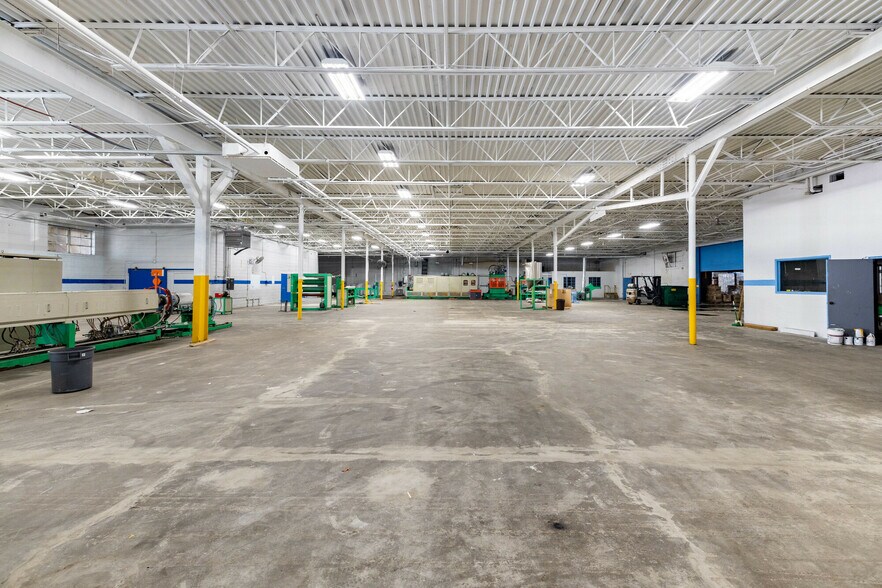 More Photos Of 28530 Reynolds St, Inkster Manufacturing For Sale