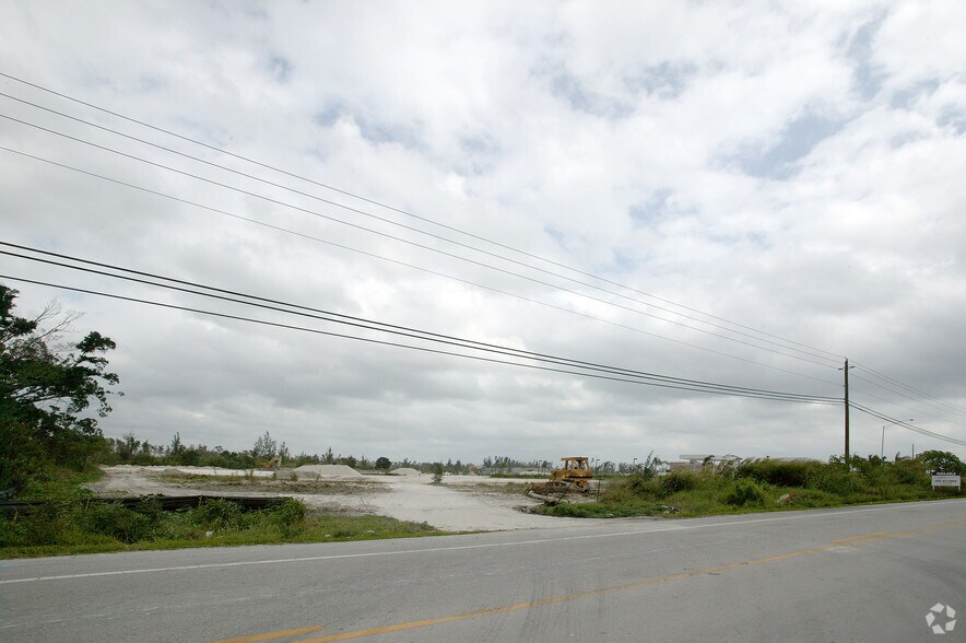 More Photos Of NW Frontage Rd/138 St Rd, Hialeah Land For Lease