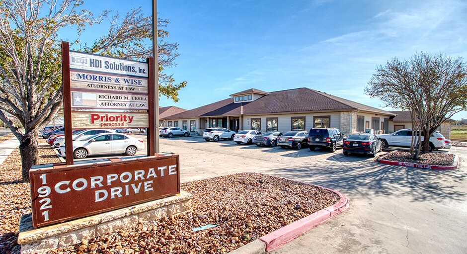 More Photos Of 1921 Corporate Dr, San Marcos Office For Lease