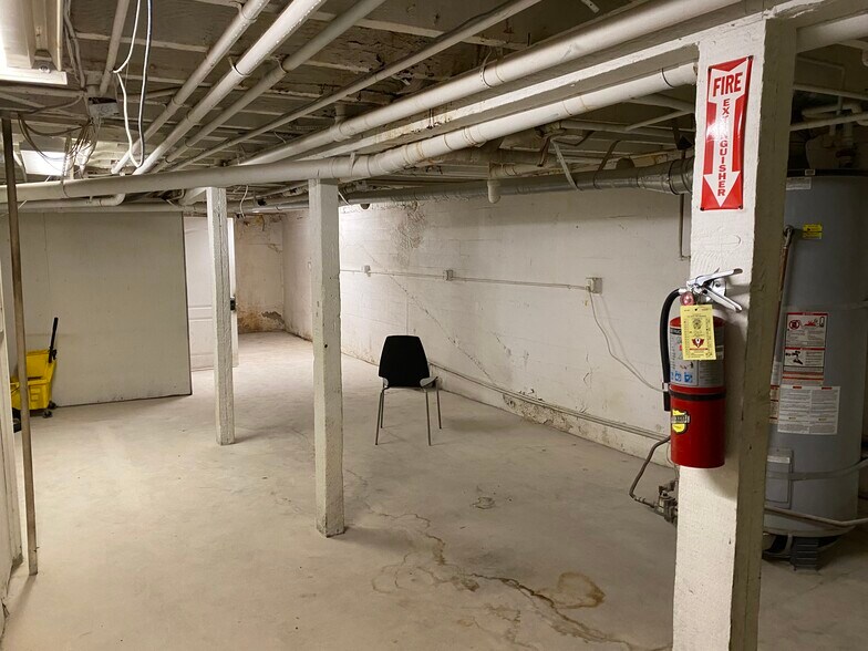 More Photos Of 43 E Colorado Blvd, Pasadena Restaurant For Sale