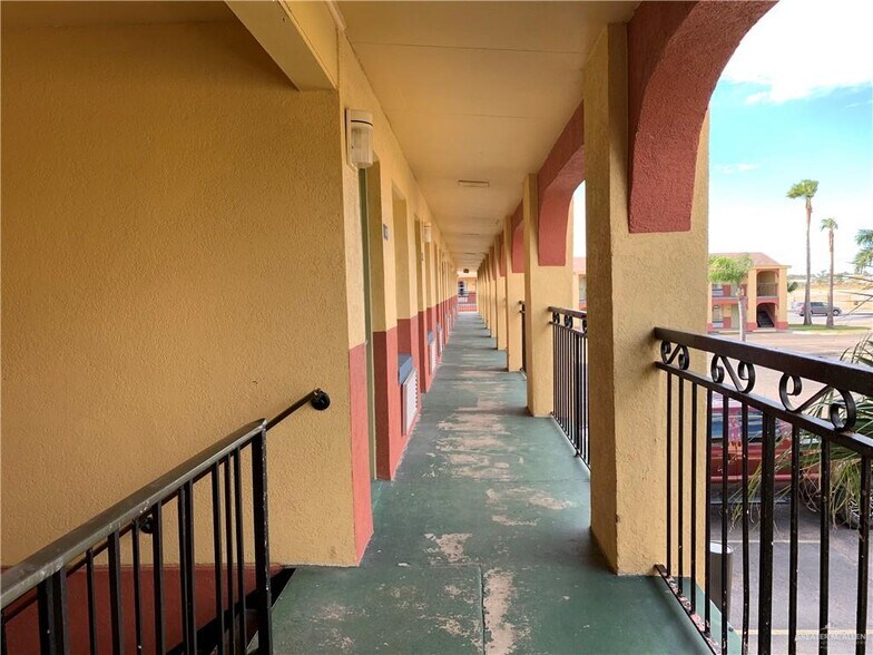 More Photos Of 1990 W Expressway 83, Mercedes Hotel For Sale