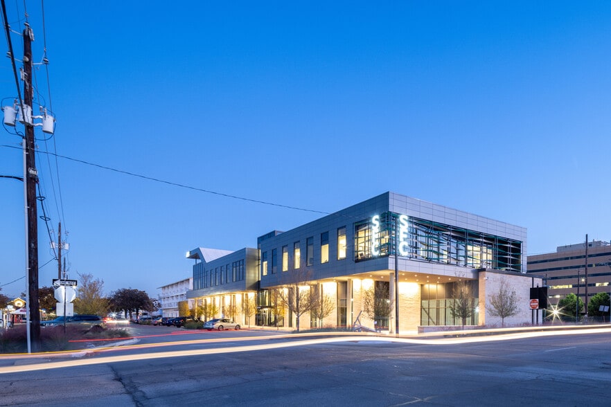 More Photos Of 200 E Front St, Arlington Restaurant For Lease