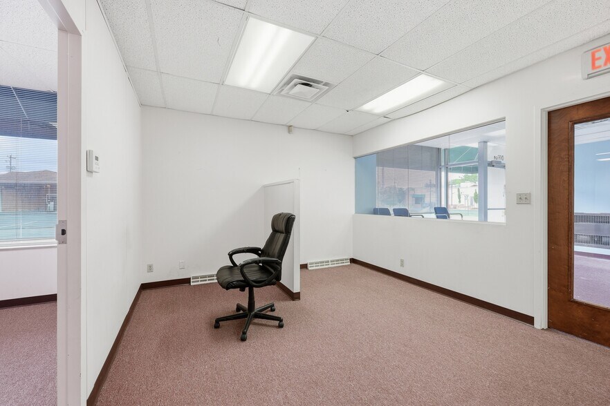 More Photos Of 4074 Hoover Rd, Grove City Office For Lease