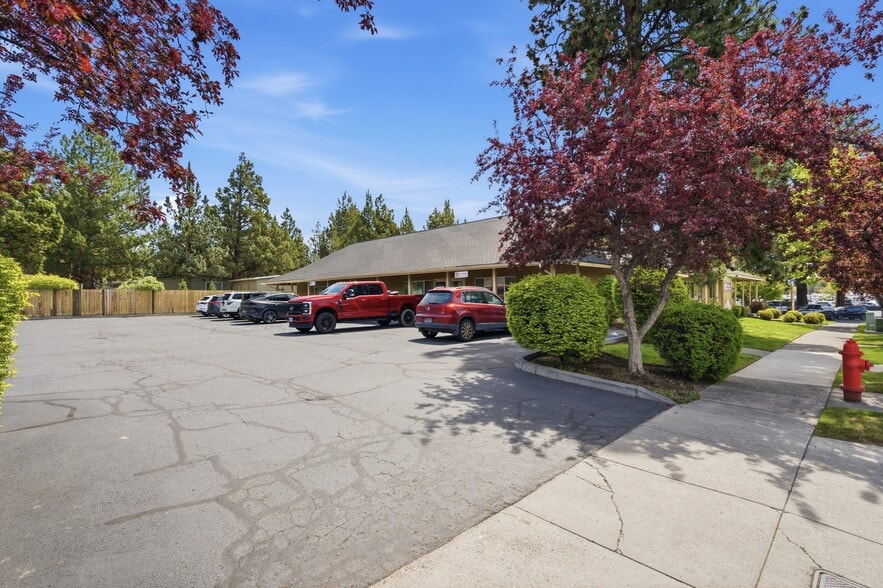 More Photos Of 600 NE Savannah Dr, Bend General Retail For Lease