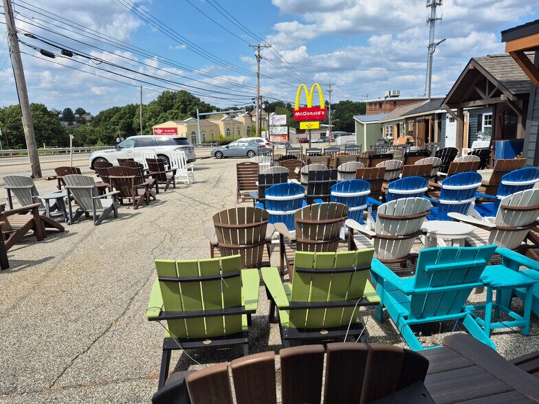 More Photos Of 4228 Brownsville Rd, Brentwood Storefront Retail Residential For Sale