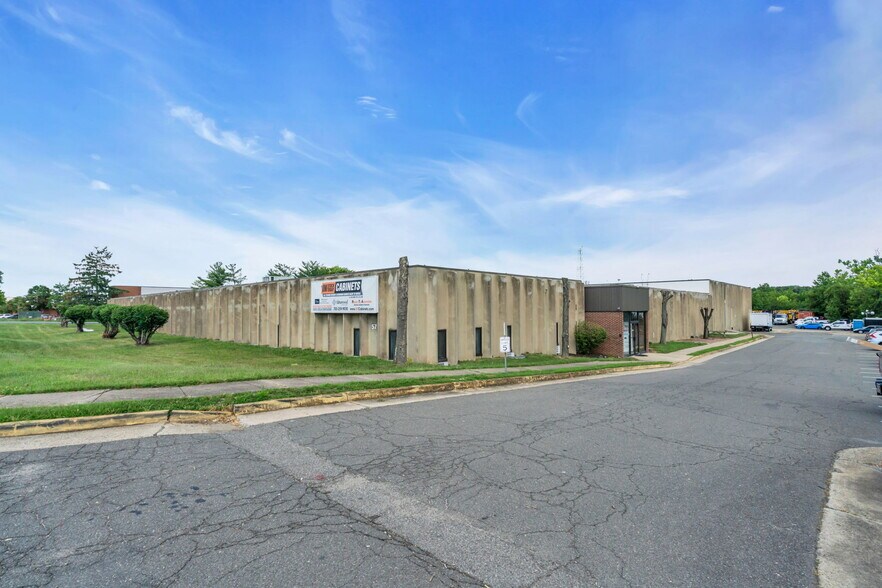 More Photos Of 5731 General Washington Dr, Alexandria Distribution For Sale