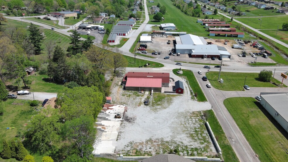 More Photos Of 641 Highland Ave, Vine Grove Freestanding For Sale