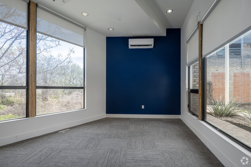 More Photos Of 2921 E 17th St, Austin Loft Creative Space For Sale